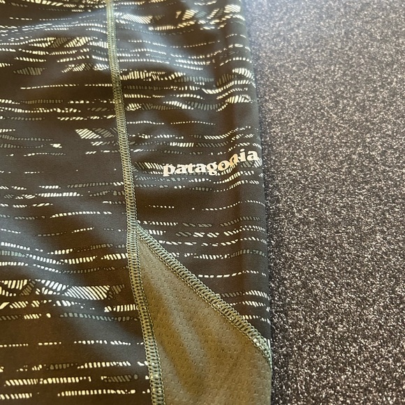 Patagonia Endless Run Capris - Picture 3 of 7